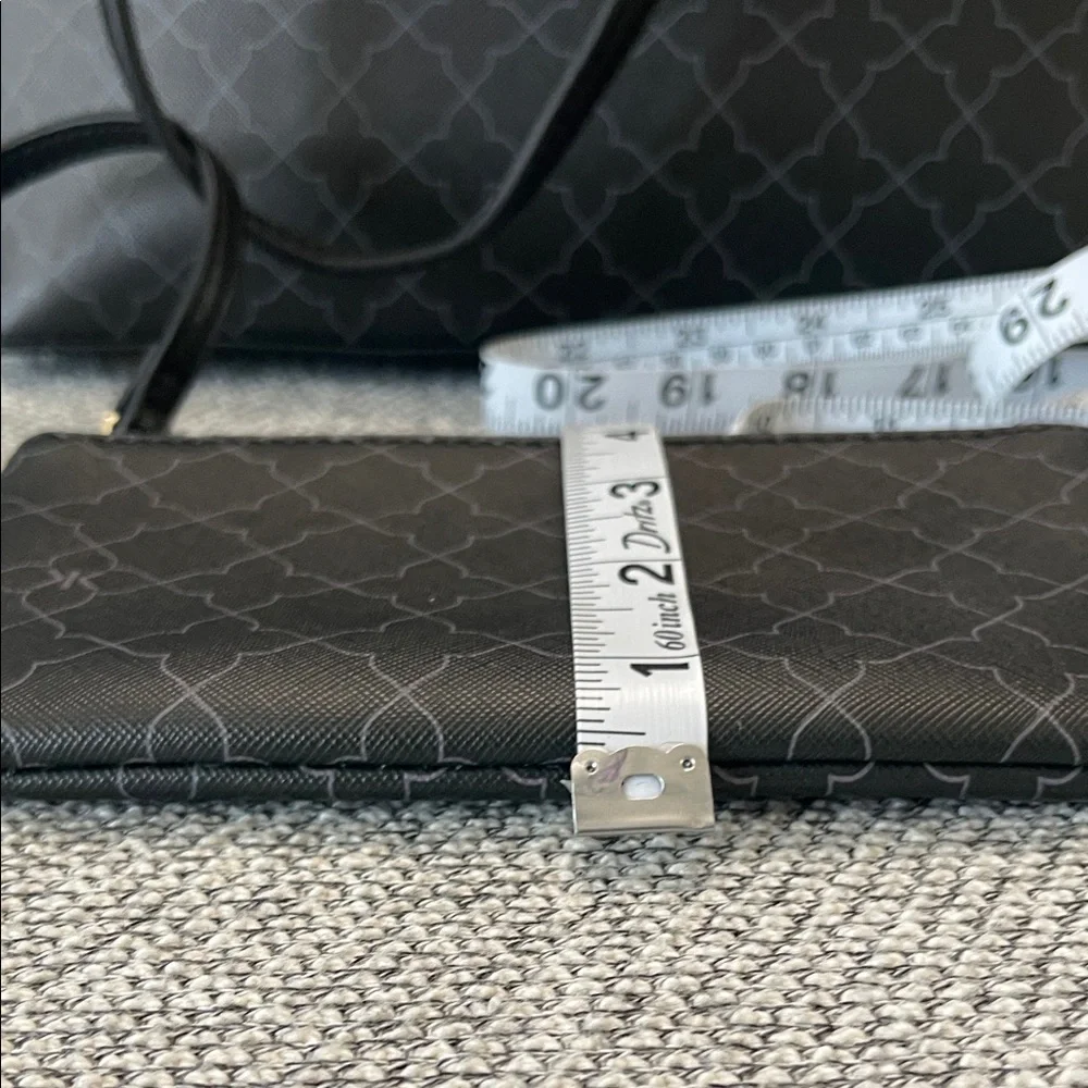 Kelly & Katie Elegant Black Tote with Pouch - Picture 12 of 16